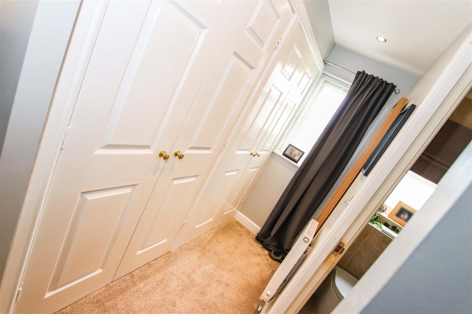 DRESSING AREA / BUILT IN WARDROBES